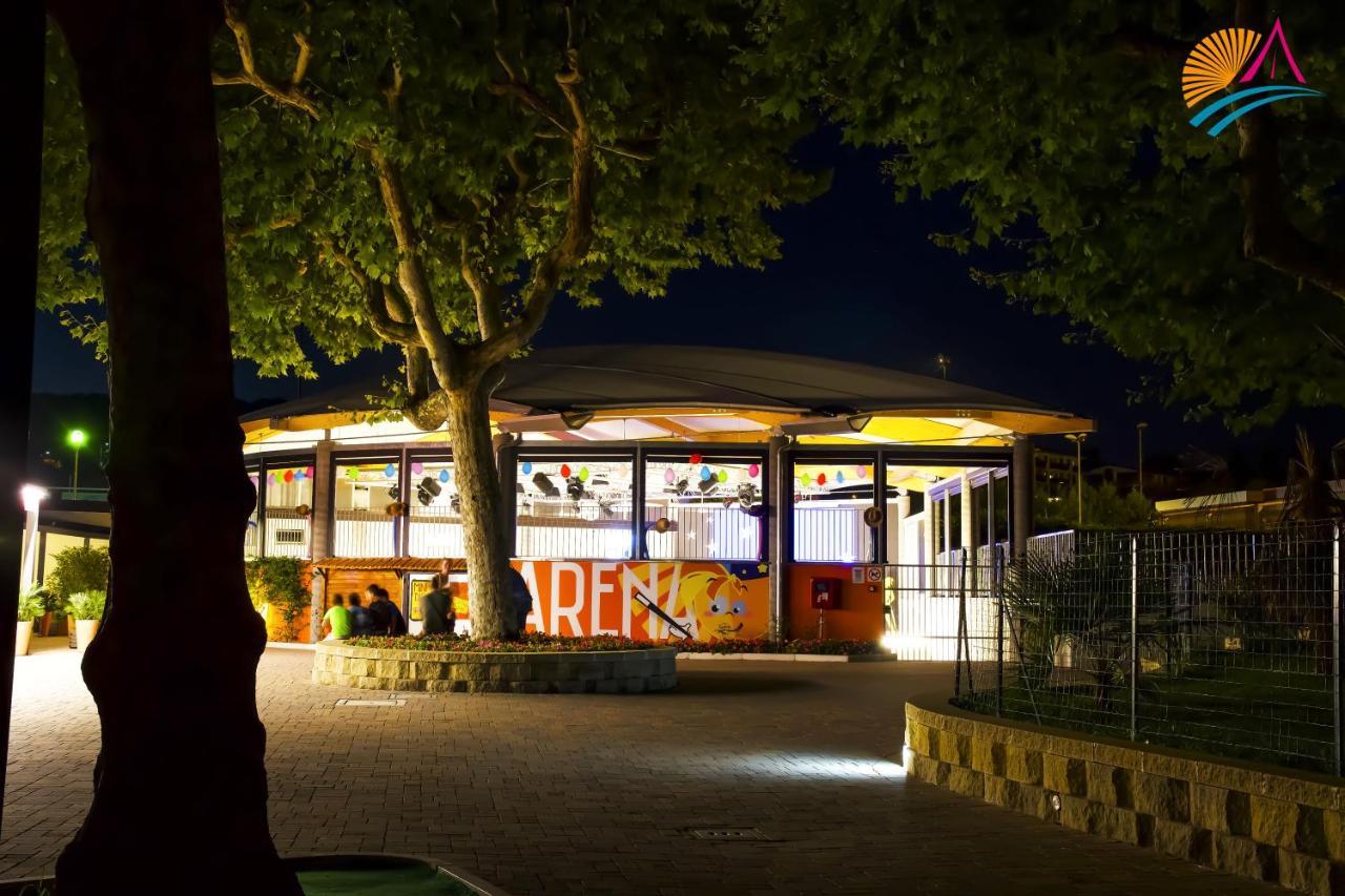 Camping Village Lago Maggiore Dormelletto Exterior foto
